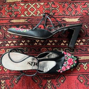 EUC Vintage Mary Jane Pumps